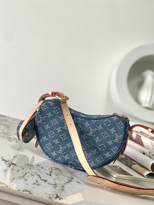  Classic crossbody bag carried on shoulder