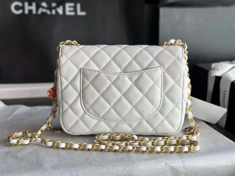 Zivas Charm Effortless Sophistication Everyday Handbag (Structured Everyday Essential) – Close-Up Detail