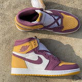 Nike Men's & Women's Iconic Street Trainers — Style 215 hardware detail