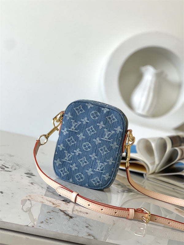  Timeless structured bag carried on shoulder