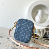  Timeless structured bag carried on shoulder