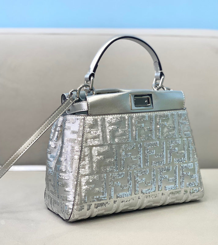 Ziva's Charm handbag – close-up view (Standard Size)