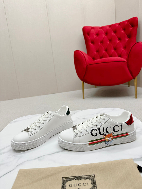 Gucci all-black luxury sneakers view 5 retro runner design