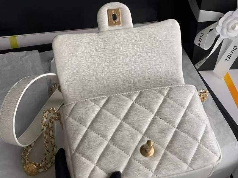 Zivas Charm Contemporary Flair Everyday Handbag (Considered Detail & Form) – Detail View