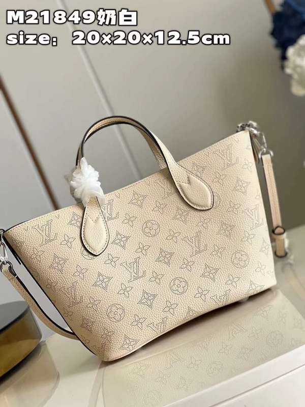 Handle and strap detail of structured refined women's handbag – women's everyday handbag