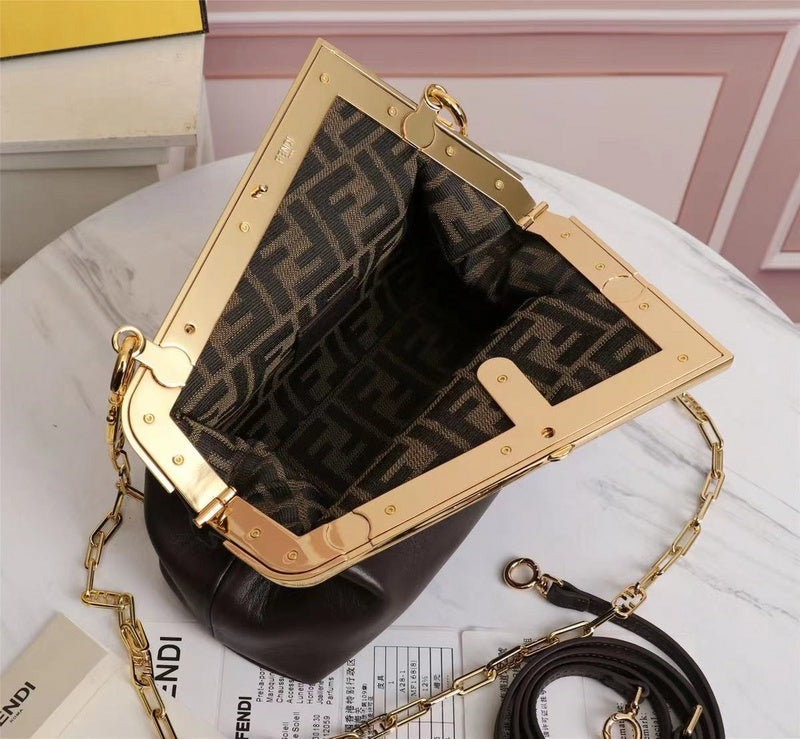 Ziva's Charm handbag – detail view (Standard Size)