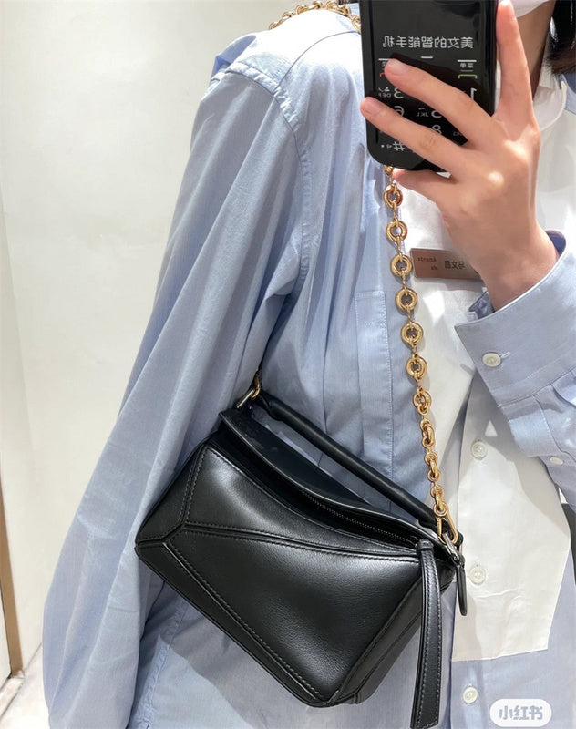 Ziva's Charm handbag – full view (68cm*1.5cm*0.4cm)