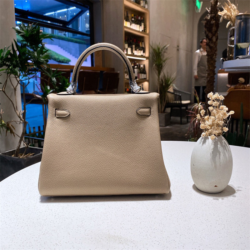 Streamlined bag women's premium everyday handbag