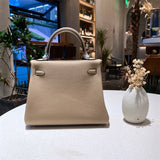 Streamlined bag women's premium everyday handbag