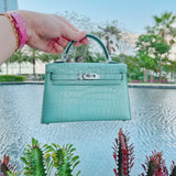 Effortless handbag styled for everyday wear
