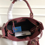 Zivas Charm Effortless Elegance Fashion Handbag (Refined Modern Silhouette) – Close-Up Detail
