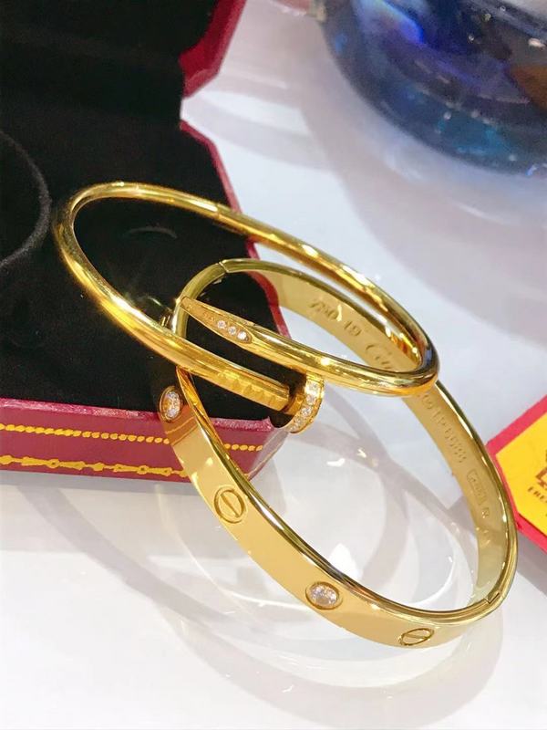 Angled view of Cartier unisex jewelry piece