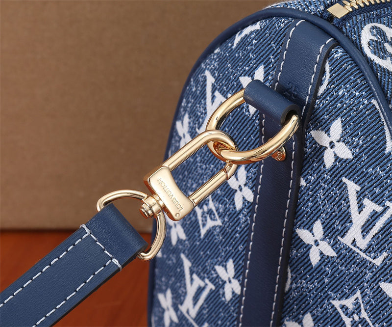  signature everyday bag styled with outfit