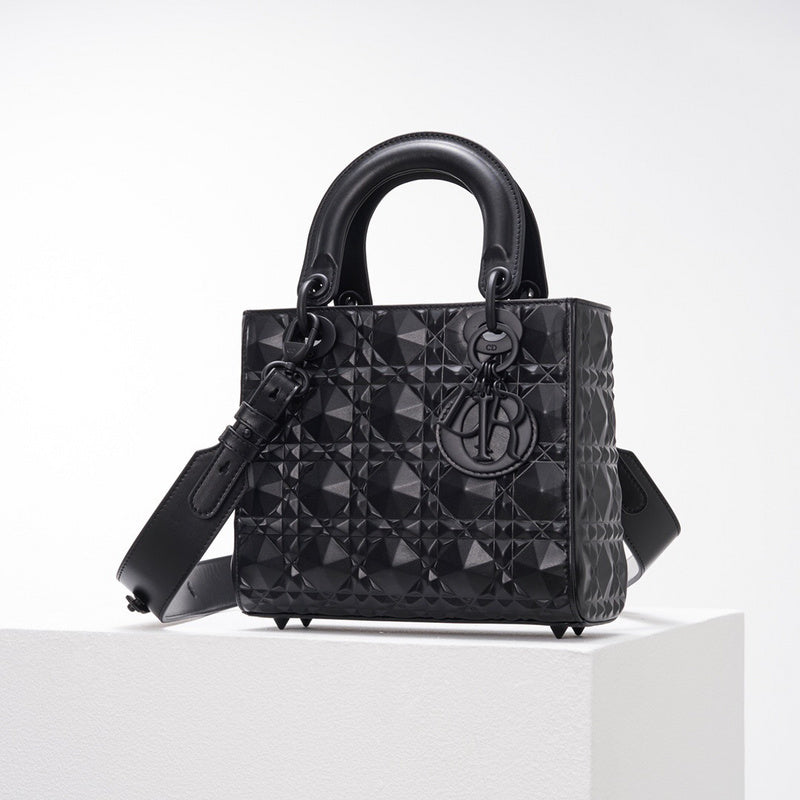 Back view of classic everyday-luxe women's handbag – women's premium purse