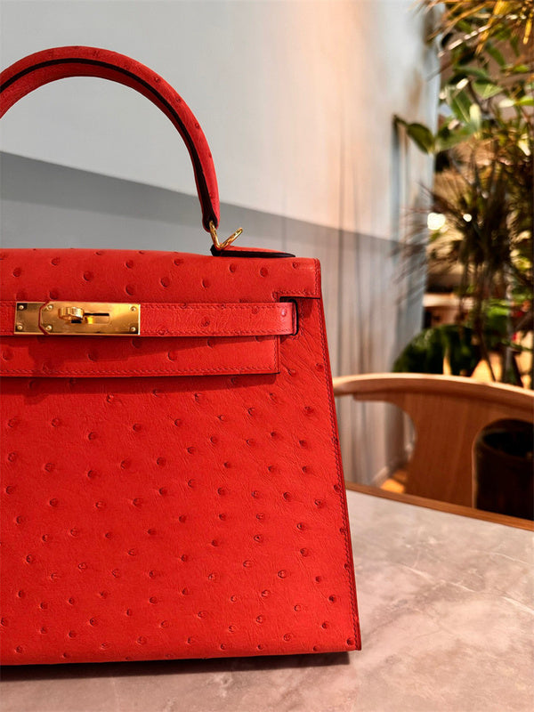 Side view of fluid structured handbag