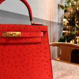 Side view of fluid structured handbag