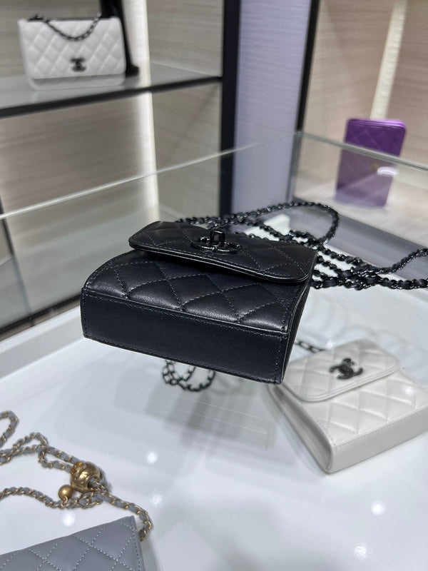 Zivas Charm Signature Style Designer Handbag (Modern Wardrobe Staple) – Detail View