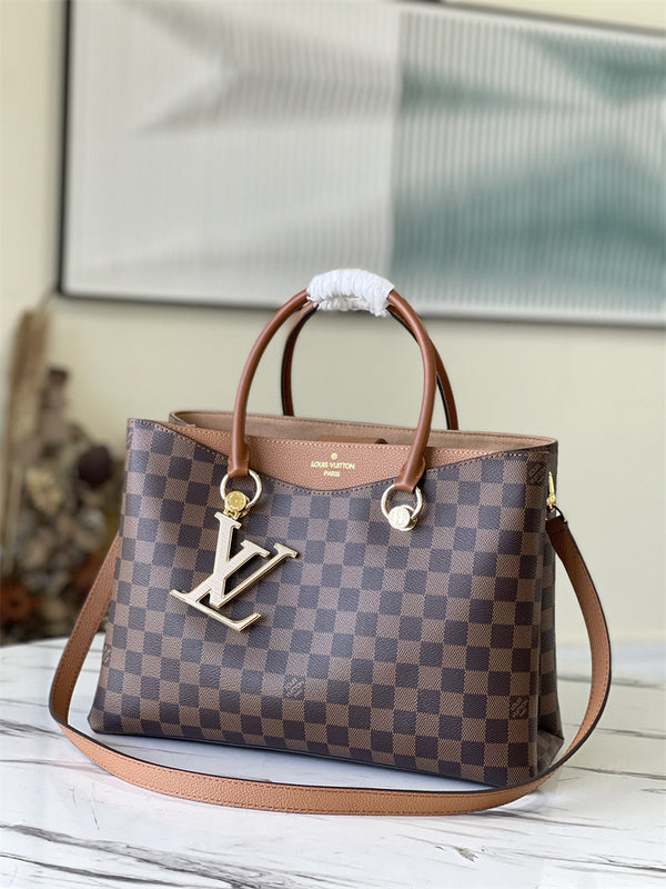  understated handbag styled with outfit 12