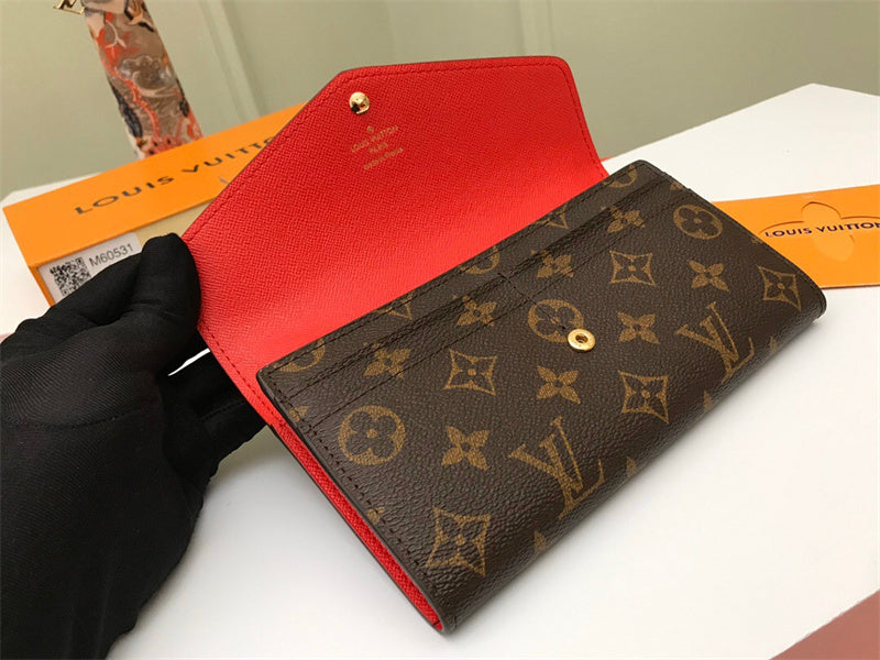  Understated everyday bag carried on shoulder 16