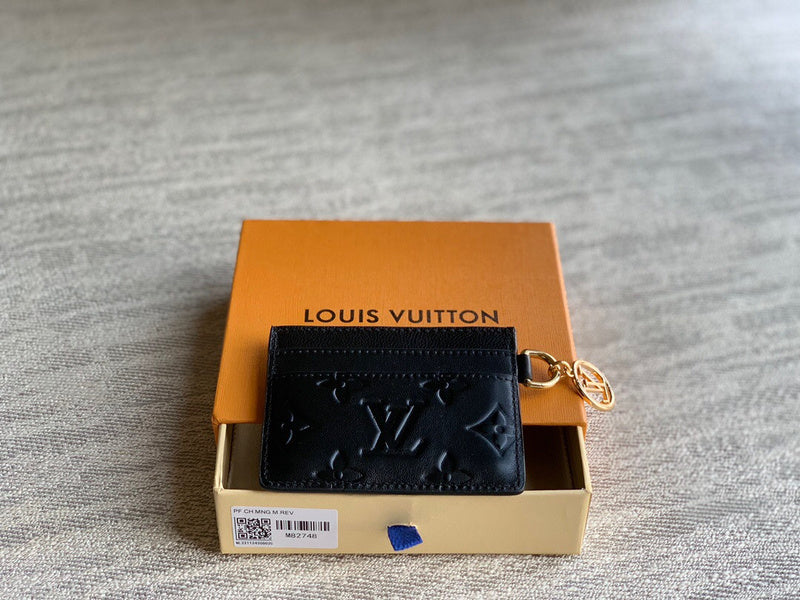  everyday bag interior and compartment view 9