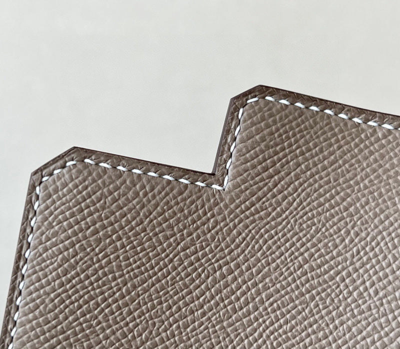  sleek everyday bag detail view showing craftsmanship 8