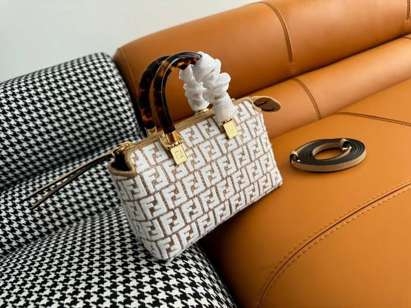 Ziva's Charm handbag – product shot (20.5cm*12cm*9cm)