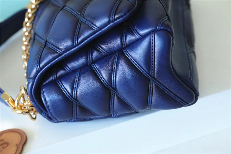  Elegant carryall bag carried on shoulder 22