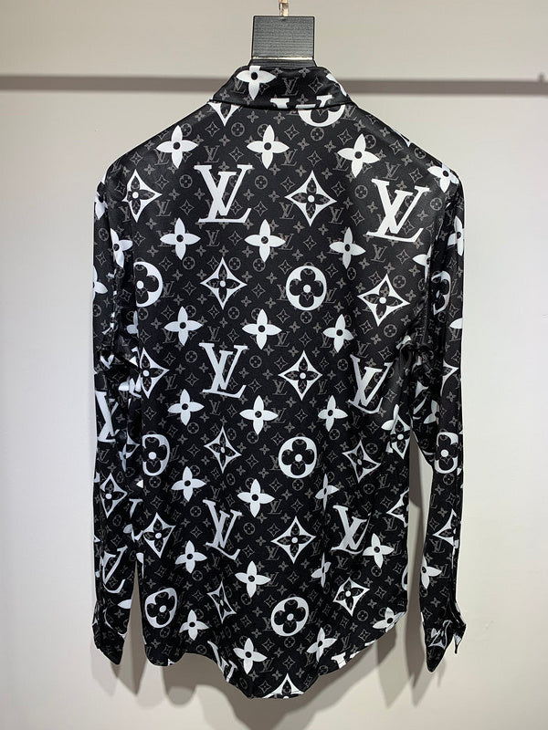 Side profile of Louis Vuitton cotton t-shirt with tailored silhouette