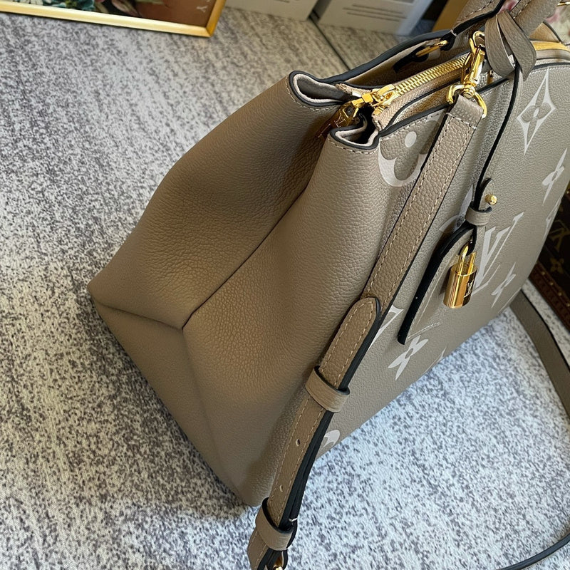 Interior view of premium refined women's handbag – women's luxury accessory