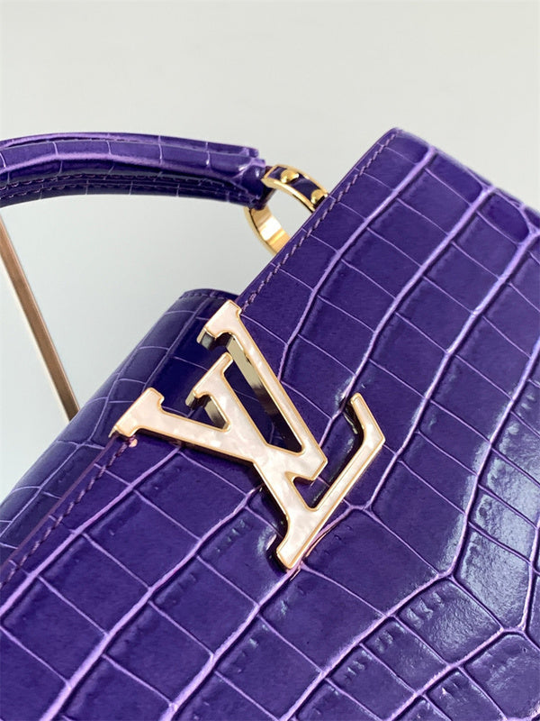  everyday structured bag detail view showing craftsmanship 8