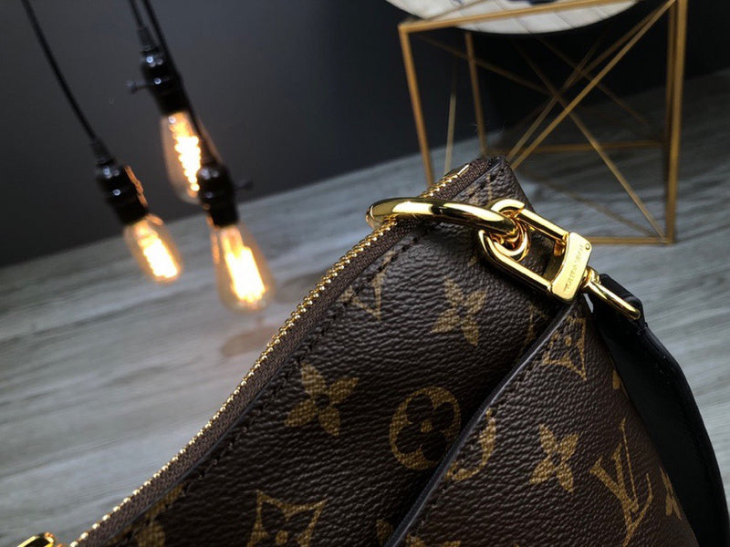 Handle and strap detail of classic sleek women's handbag – women's statement bag