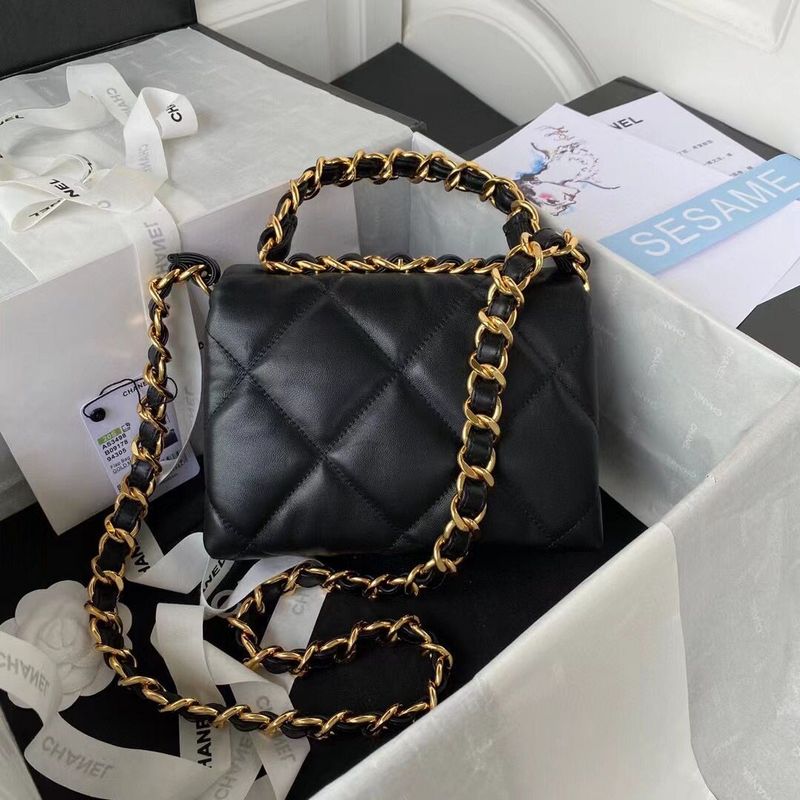 Zivas Charm Everyday Sophistication Designer Handbag (Statement-Ready Design) – Detail View