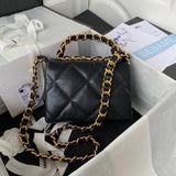 Zivas Charm Everyday Sophistication Designer Handbag (Statement-Ready Design) – Detail View