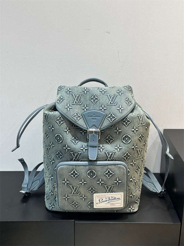  signature shopper bag detail view showing craftsmanship 8