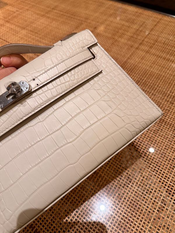  clean-lined crossbody bag detail view showing craftsmanship 8