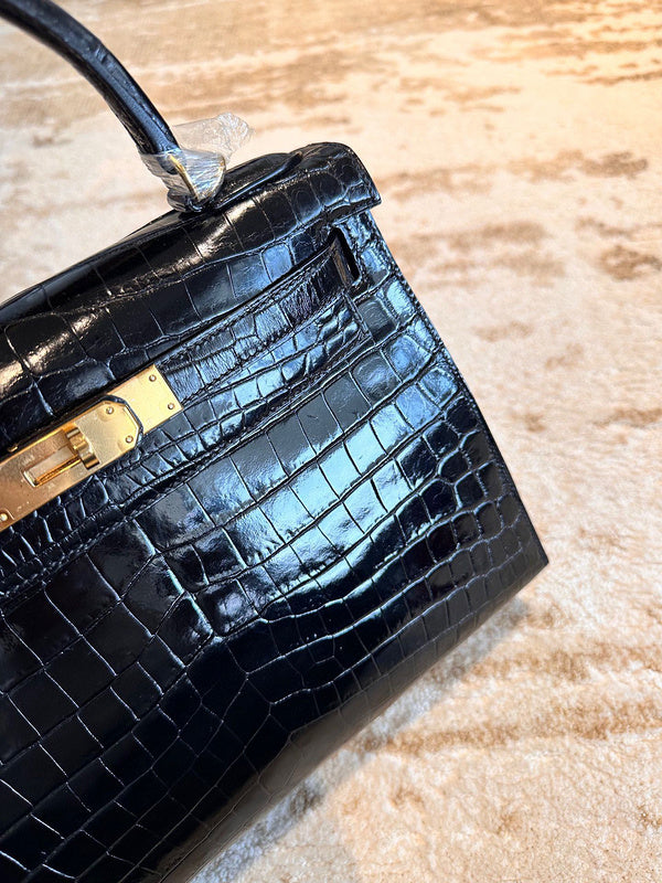  carryall bag interior and compartment view