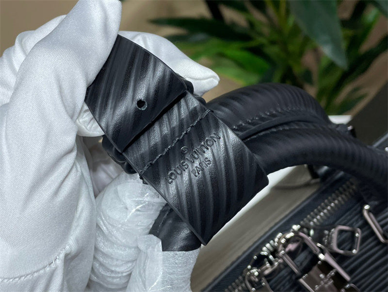  shopper bag interior and compartment view 9