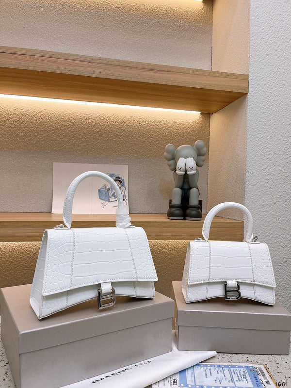 Ziva's Charm handbag – interior view (one versatile size)
