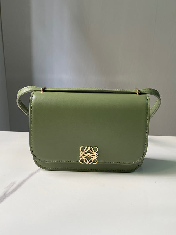 Ziva's Charm handbag – front view (19cm*6cm*13.5cm)