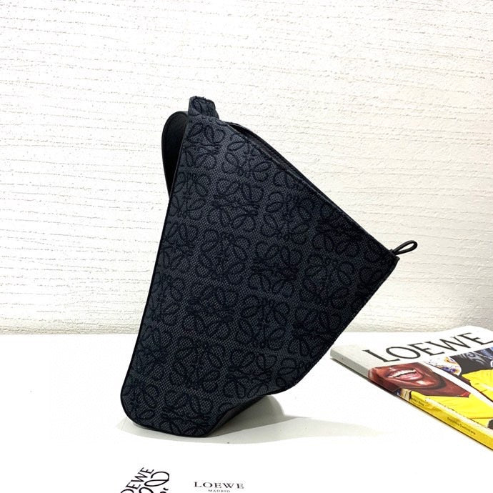 Ziva's Charm handbag – detail view (18cm*13cm*34cm)
