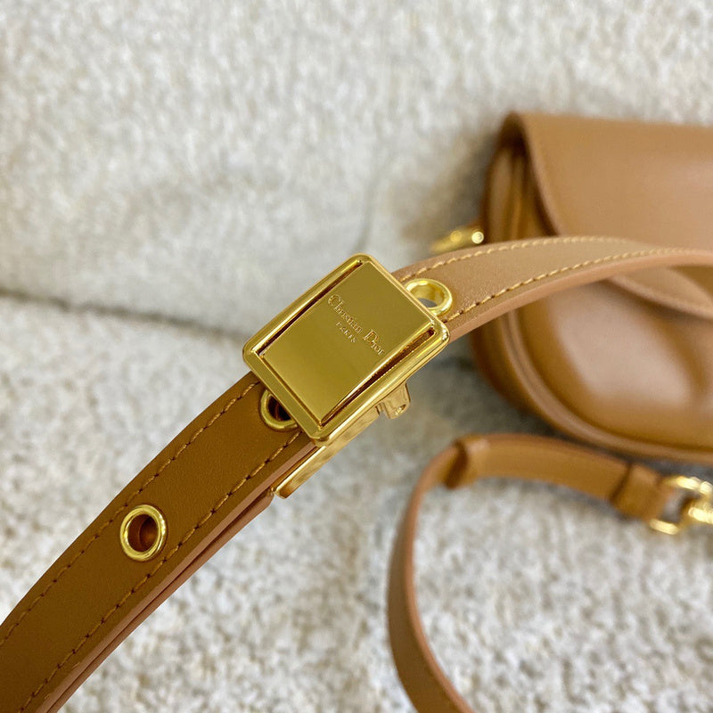 Handle and strap detail of premium sleek women's handbag – women's luxury accessory