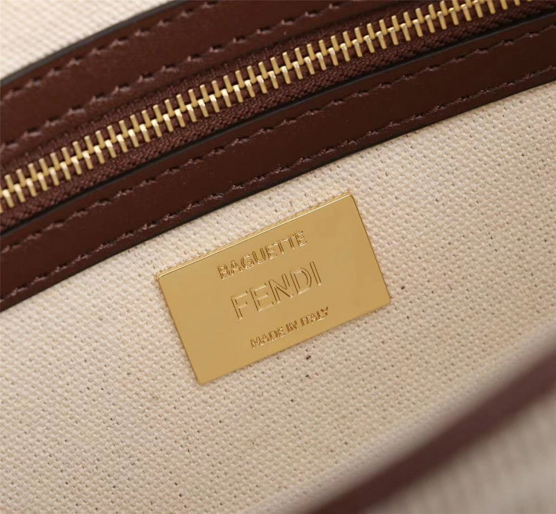 Ziva's Charm handbag – close-up view (Standard Size)