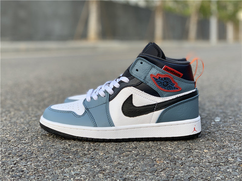 Nike Men's & Women's Premium Low-Top Trainers — Style 001