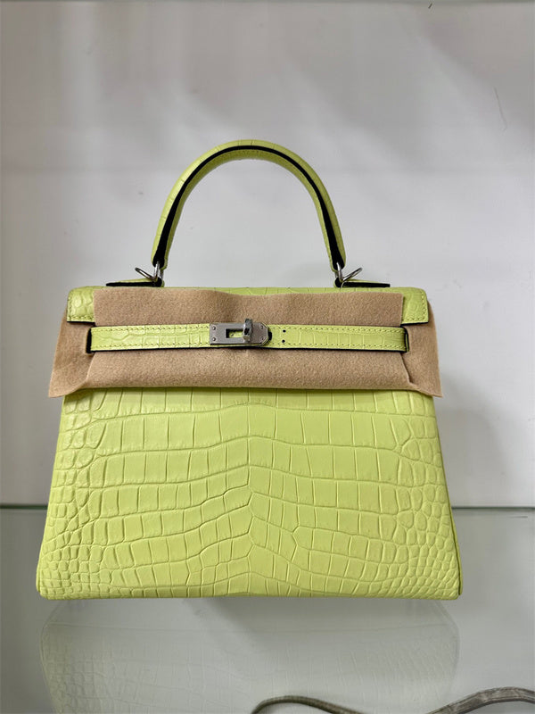  Minimalist structured bag front view 7