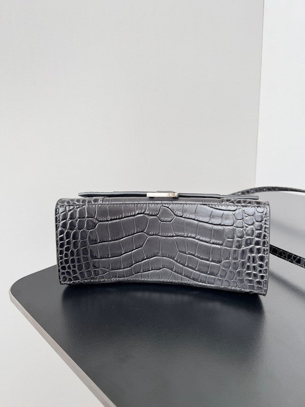 Zivas Charm Understated Luxury Statement Handbag (Modern Wardrobe Staple) – Side Profile