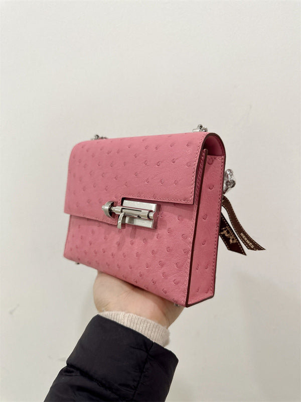  Versatile tote bag carried on shoulder