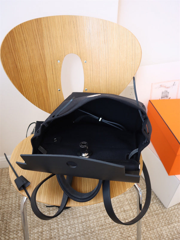  crossbody bag interior and compartment view