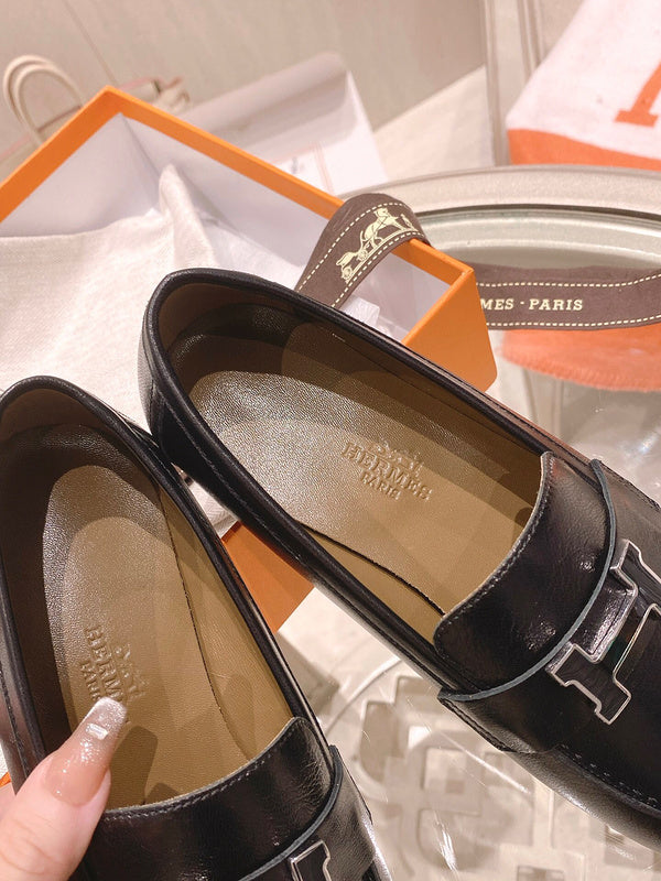 Hermes shoes Style 261 - true-to-life color detail (alternate angle)