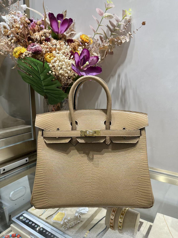  Contemporary structured bag front view