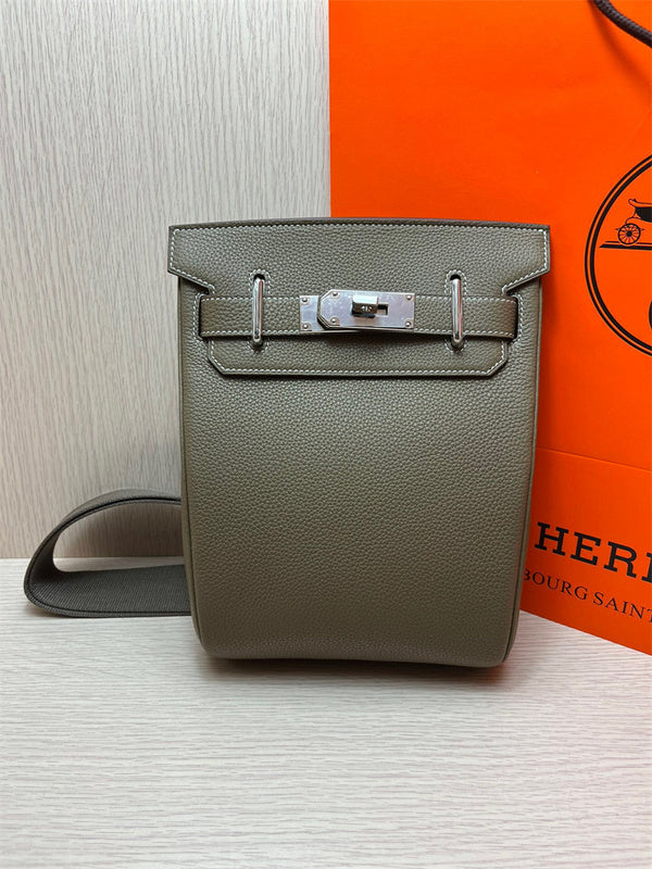 Essential tote bag carried on shoulder 22